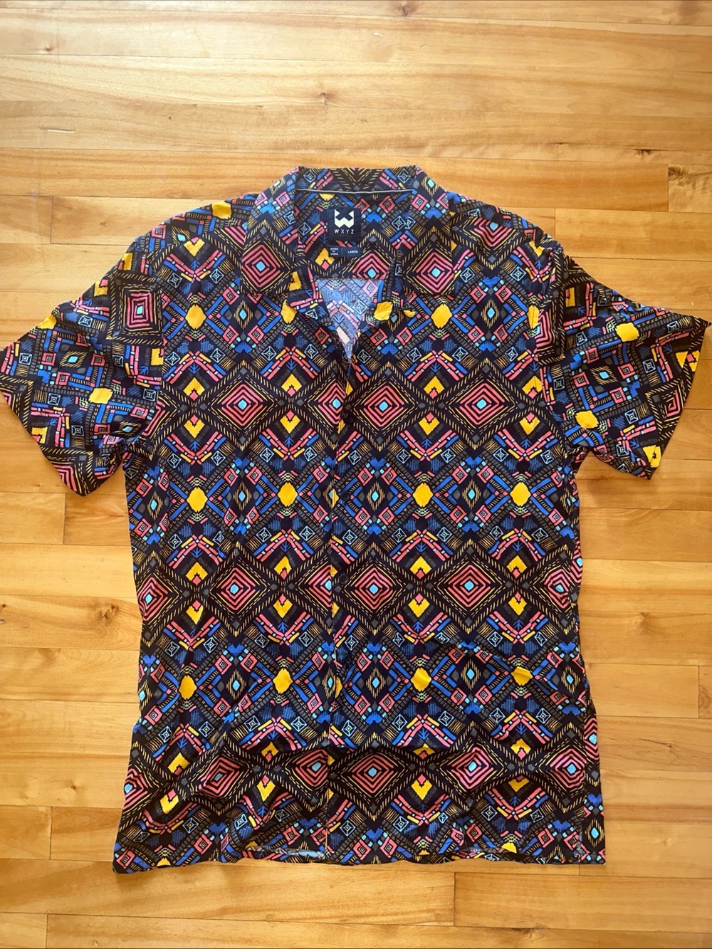 WXYZ Men’s Camp Shirt Large 100% Viscose Geometric Aztec Print Resort Button Up
